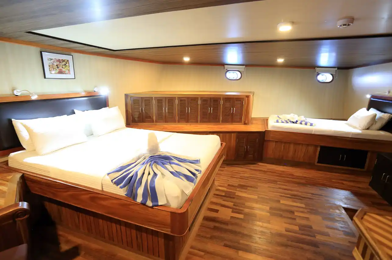Private Cabin, Maldives Boat Escape